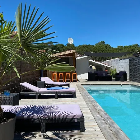 Maison Petite Bleue Piscine Privee Chauffee Holiday home Lacanau